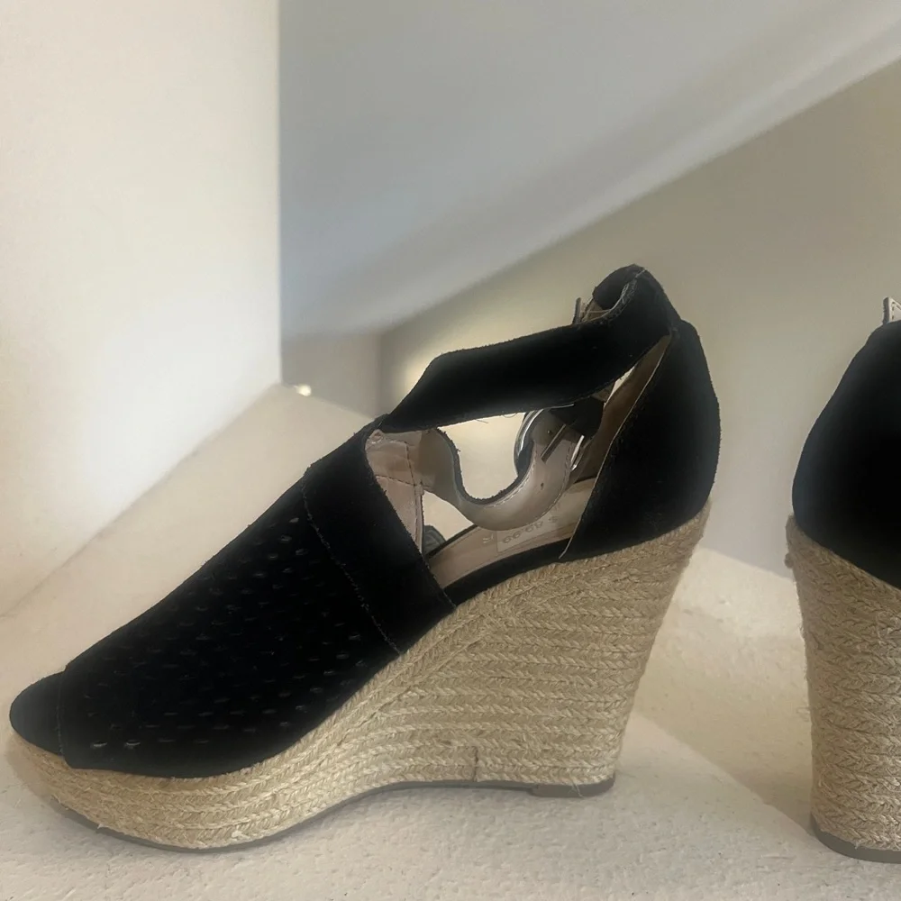 Marc Fisher Helyda  Espadrille Black Suede‎ Perforated  Wedge Sz 9